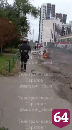 В Энгельсе у курьера на ходу загорелся электровелосипед