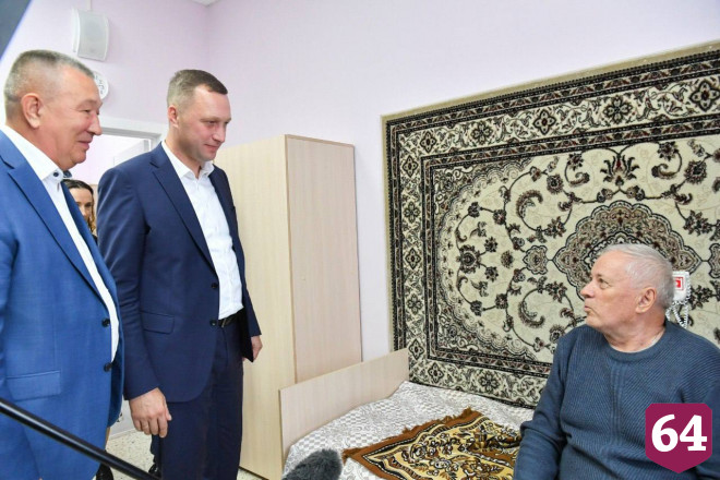 Роман Бусаргин поздравил труженицу тыла со столетием 
