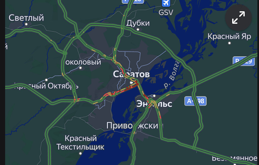 Вечер пятницы жители Саратова проводят в 10-балльных пробках