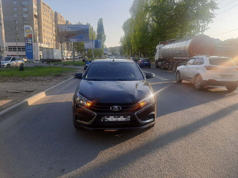 В Саратове женщина на «Весте» сбила 13-летнюю девочку
