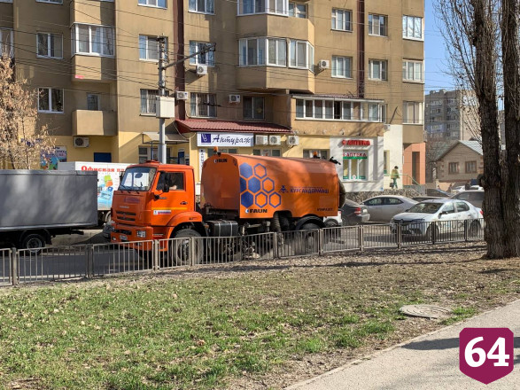 Жители Саратова попросили коммунальщиков не сыпать грязью в лицо