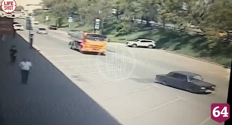 В Москве автомобиль с саратовскими номерами сбил 6 студентов