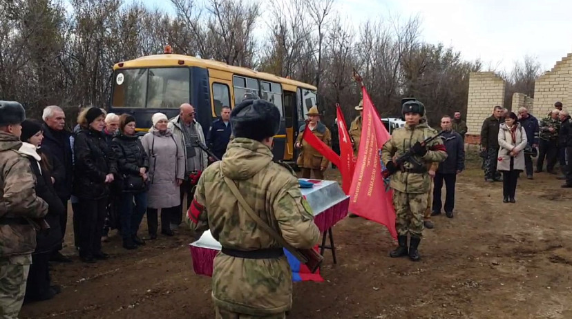 В Саратовской области простились с погибшим в спецоперации добровольцем 