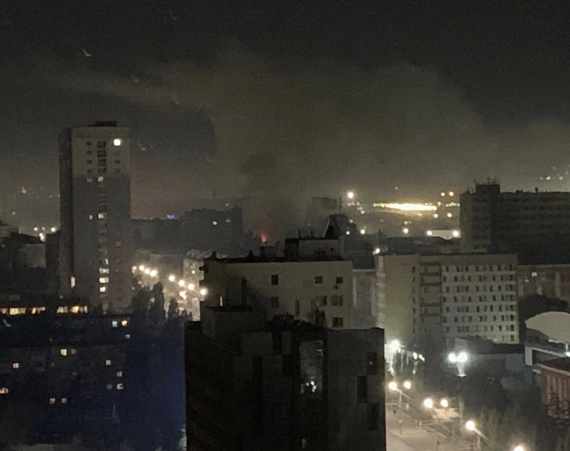 В Саратове из горящего дома эвакуировали 2 пострадавших
