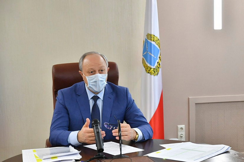 Губернатор потребовал завершить ремонт саратовских дорог за месяц