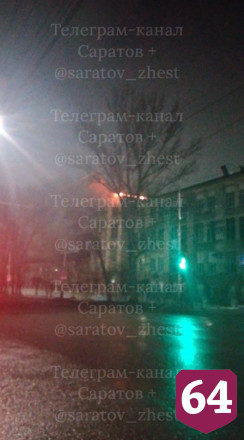 В Саратове 50 пожарных тушили здание на территории завода