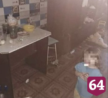 В Саратове 2-летняя девочка живет в антисанитарии с  пьющей матерью