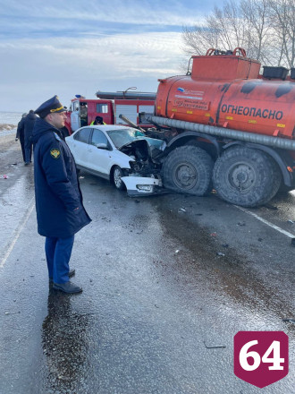 В аварии с грузовиками и легковым автомобилем погибли 2 человека
