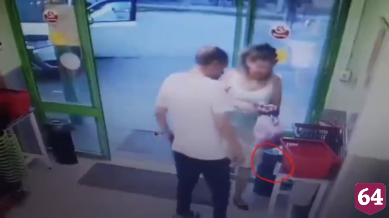 Посетители магазина похитили чужой кошелек и попали на камеры