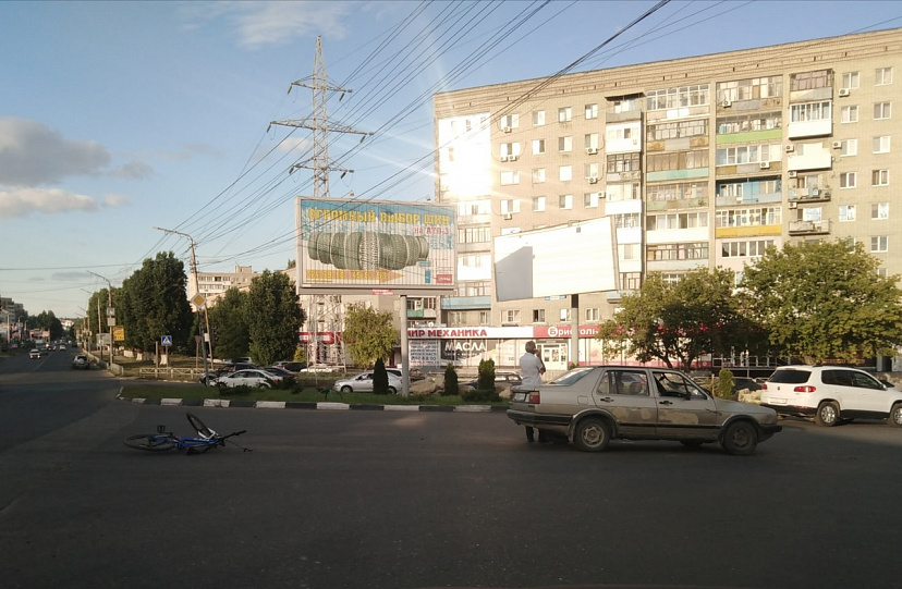В Саратове водитель иномарки наехал на велосипедиста