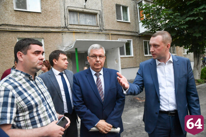 В Энгельсе тротуар у администрации отремонтируют в последнюю очередь