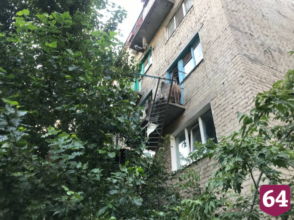 Житель Саратова рухнул с балкона 3-го этажа