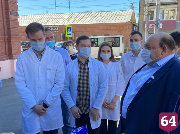 Губернатор поблагодарил молодых врачей за смелость 