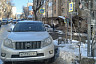В Саратове автохам на внедорожнике запарковался на пешеходном переходе