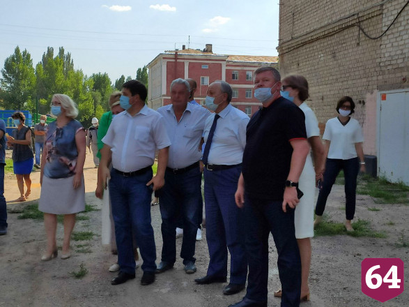 В Саратове достраивают школьный спорткомплекс с бассейном 