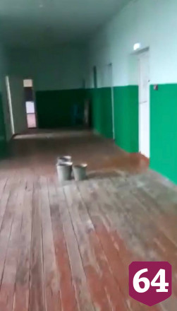 Под Саратовом после ливня затопило школу