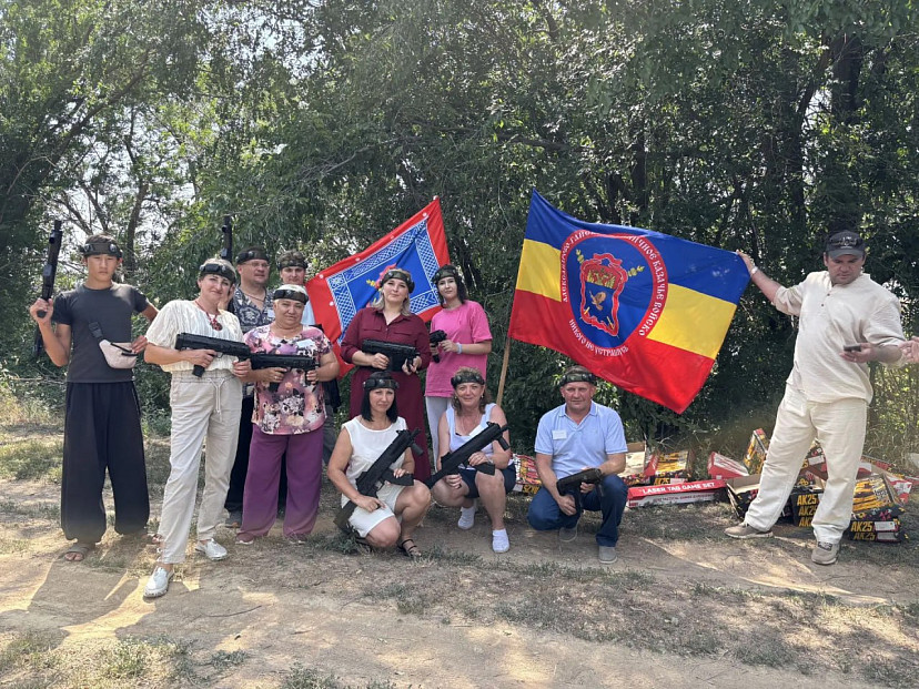 Саратовским семьям жара в 41 градус не помешала сыграть в лазертаг