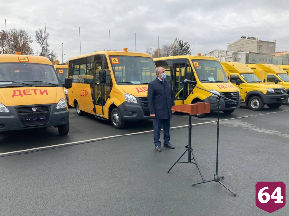 Саратовские школы получили 35 новых автобусов 