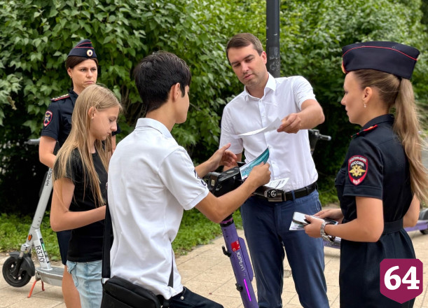 В Саратове выявили 55 нарушителей на велосипедах и самокатах