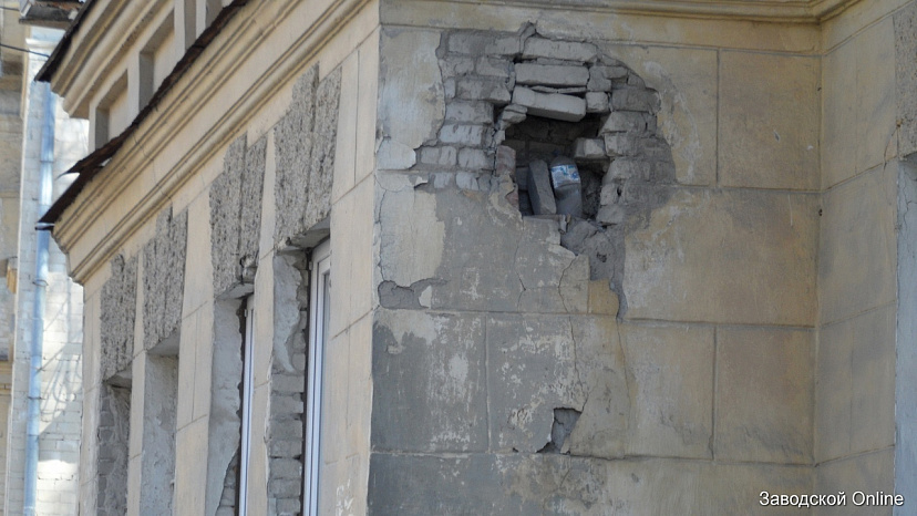 Жителям аварийного дома на Огородной предложили обратиться в суд
