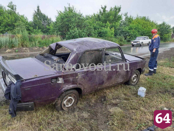 На мокрой дороге перевернулись «Жигули» с 3-летним ребенком в салоне