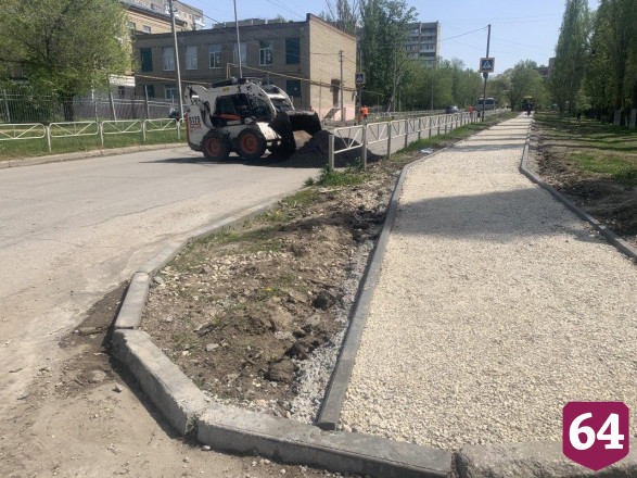 Жители Саратова пожаловались на нерасторопность строителей при ремонте тротуаров