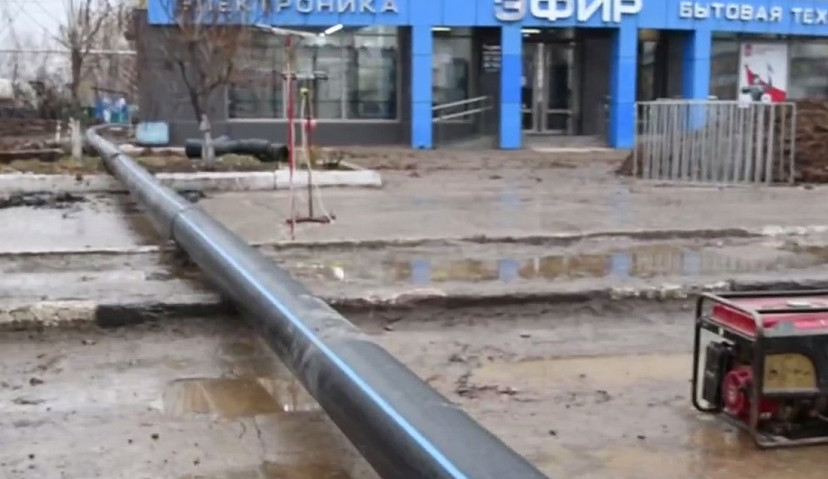 В Марксе сооружают новый трубопровод без рытья котлована