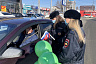 В Саратове полицейские угощали водителей сладостями