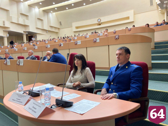 Спикер гордумы подаст иск против депутата за угрозу облить водой 