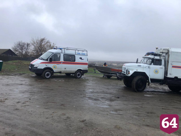 Водолазы ищут пропавших рыбаков в Волге под Саратовом