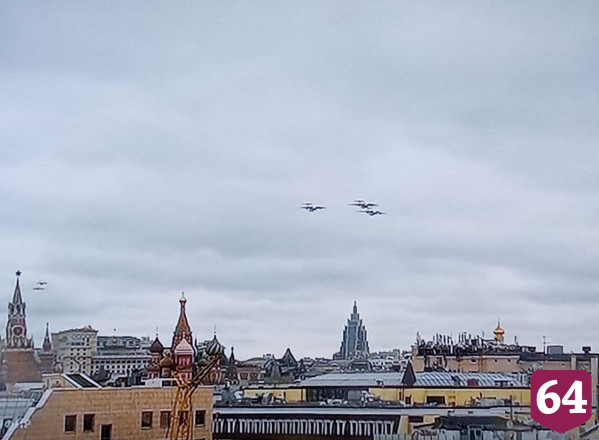 Летчики из Энгельса приняли участие в воздушном параде над Москвой
