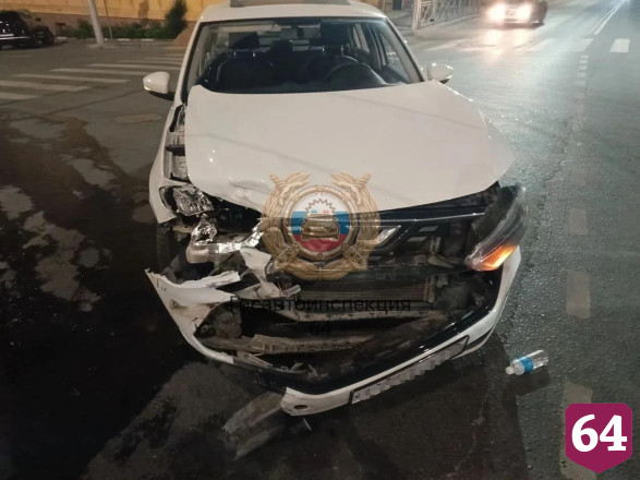 Две женщины пострадали в ДТП с перевернувшимся авто в центре Саратова