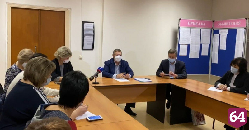 Депутат Госдумы раскритиковал чиновников за зарплаты учителей
