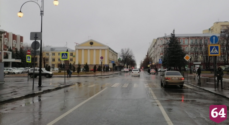 Иномарка сбила школьника у мэрии Саратова