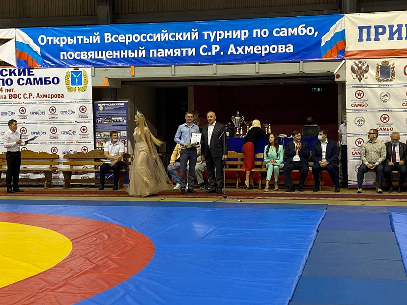 Саратовский губернатор открыл Всероссийские соревнования по самбо