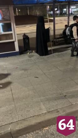 В Саратове на автобусной остановке гуляла смерть с косой