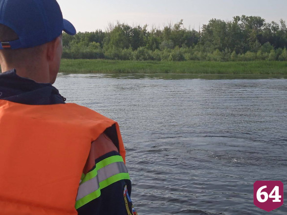 В Волге под Саратовом нашли перевернутую лодку и труп мужчины