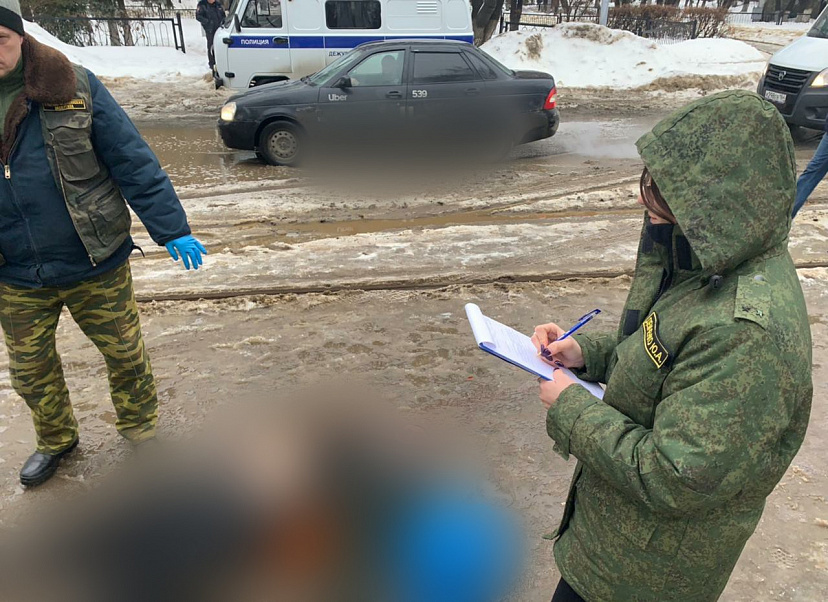 Установлена личность погибшего на остановке в Саратове мужчины
