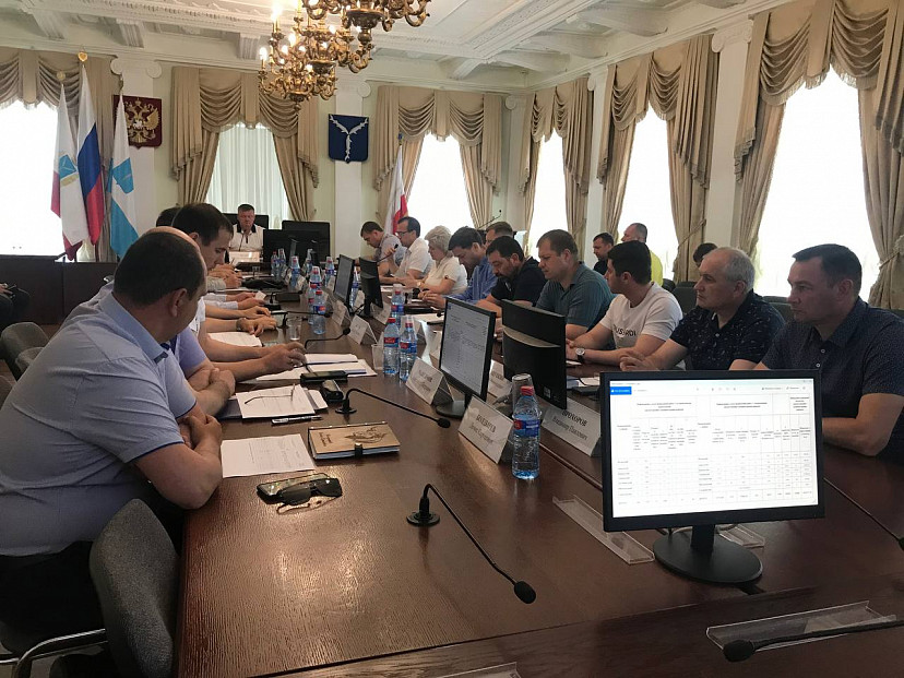 За неделю в Саратове высадили 65 деревьев и 255 кустарников