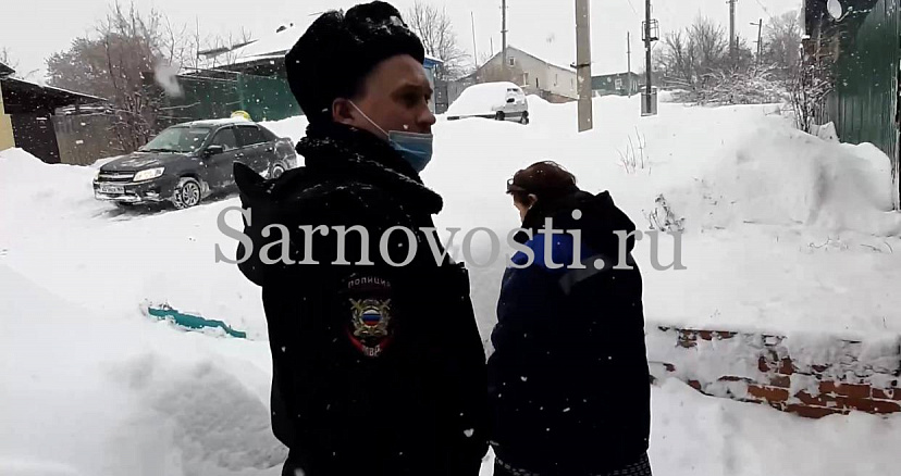Полицейских наградят за задержание вооруженного отчима с голым ребенком