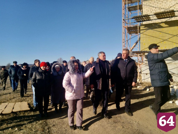 Под Саратовом спустя 15 лет возобновили строительство школы 