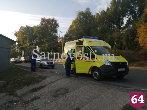 В Саратове пьяный водитель влетел во двор частного дома и сбежал