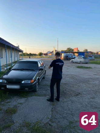 Молодые люди напали на полицейских у кафе и попали под статью
