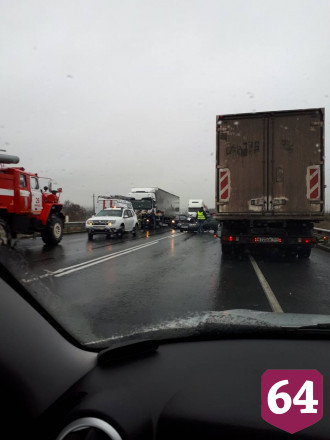 Двое мужчин пострадали в ДТП с фурой под Саратовом