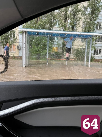 Сильный ливень затопил в Саратове несколько улиц