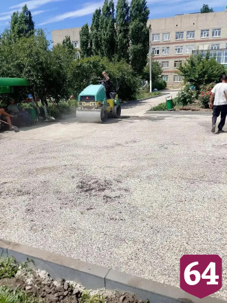 В Саратовской области отремонтировали территории 17 медучреждений