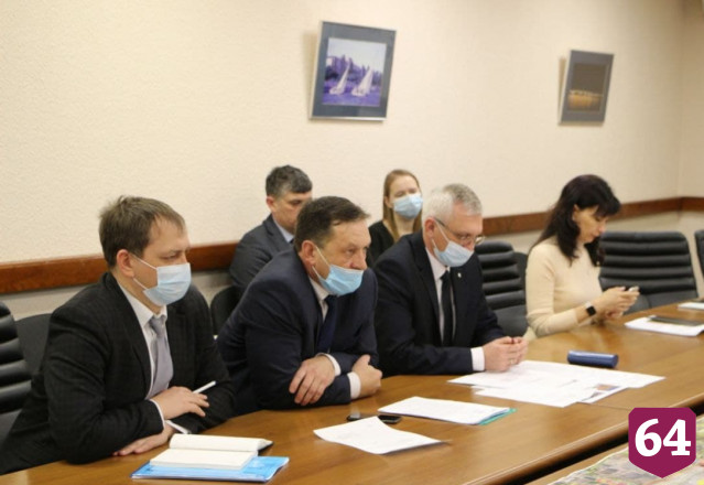В Саратове у новой набережной демонтируют рельсы