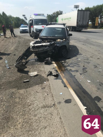 Под Саратовом иномарка улетела в кювет