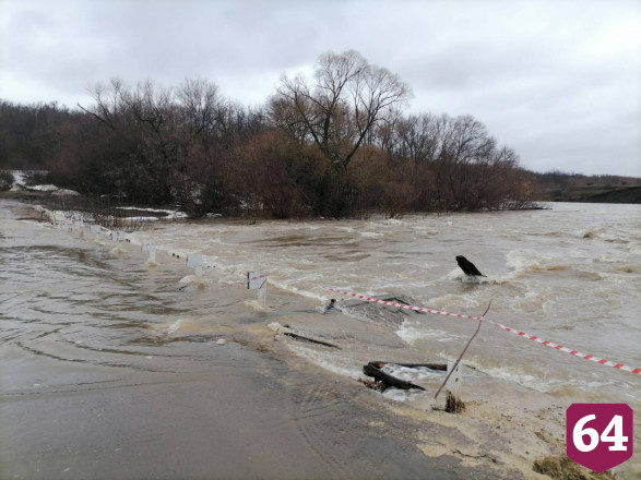 В Саратовской области ушли под воду 9 мостов 