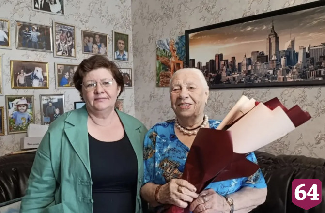 Саратовскую доярку в 95 лет радуют внук и четверо правнуков